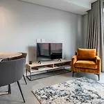 407 The Cosmopolitan